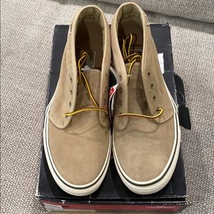 Suede incense/antique white Chukka Boots
